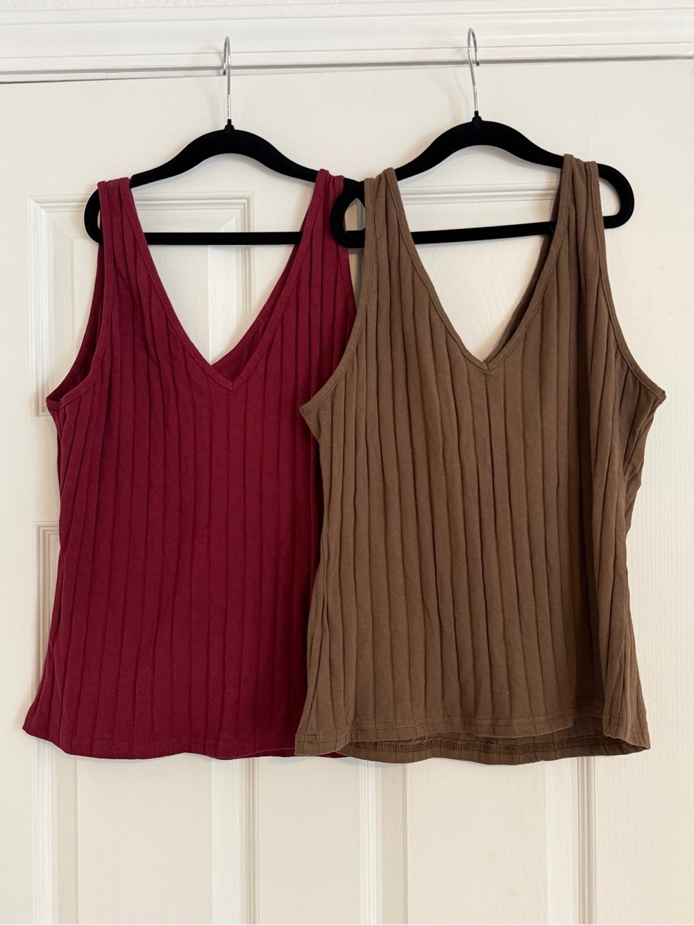 2-Pack Ribbed V-Neck Tank Tops Brown & Burgundy Bundle Size XL